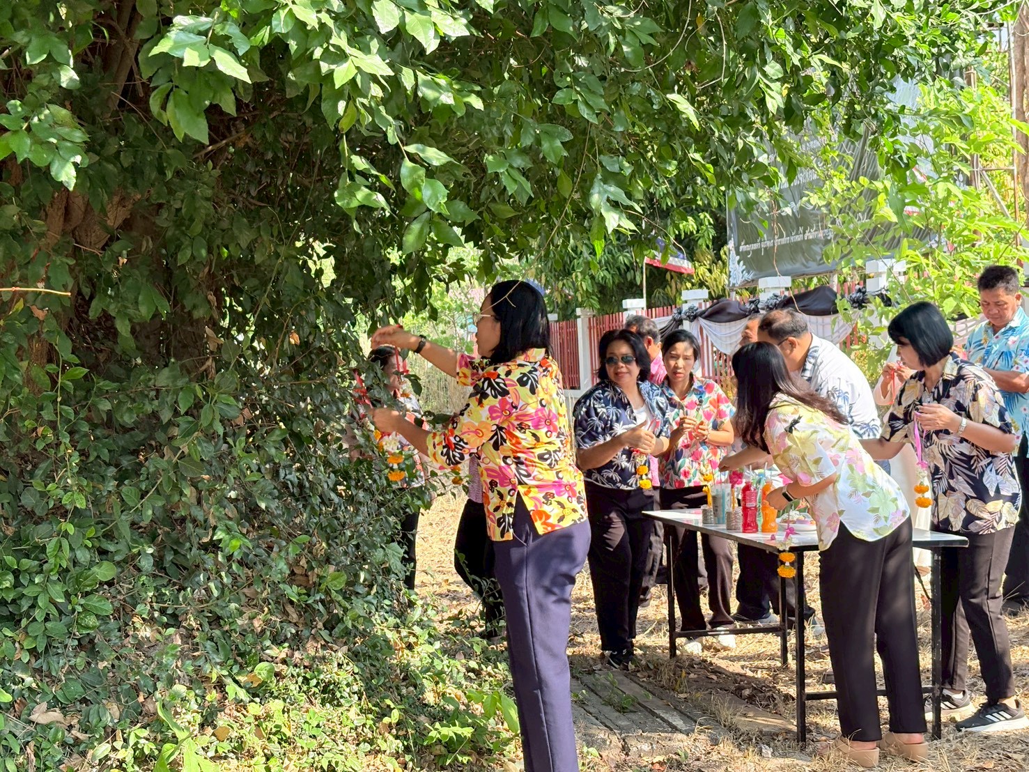 title - ส.ป.ก. ยโสธร จัดพิธีเจริญพระพุทธมนต์ทำบุญถวายภัตตาหารเพลแด่พระสงฆ์ พิธีสักการะศาลเจ้าที่และสิ่งศักดิ์สิทธิ์ประจำสำนักงาน เนื่องในเทศกาลวันขึ้นปีใหม่ไทย